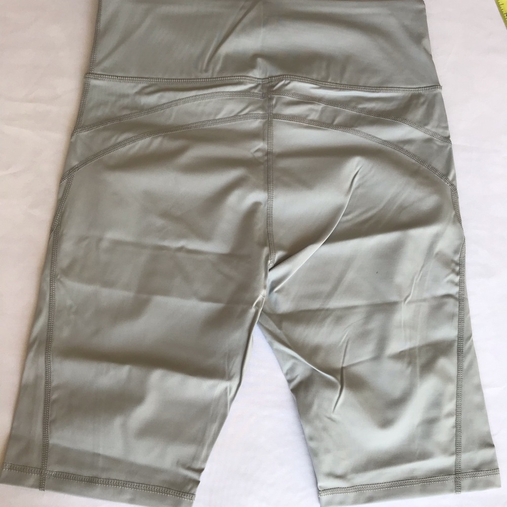 High Waist Biker Shorts Gray Women's size Large Pockets 9" Inseam Soft - Picture 9 of 15